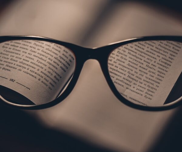 Kvalitní brýle na čtení si vybírejte online